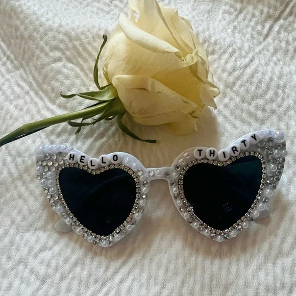 🌱🦢4 FOR $15!🦢🌱 Hello thirty Heart-Shaped Sunglasses with Rhinestones - Picture 2 of 2